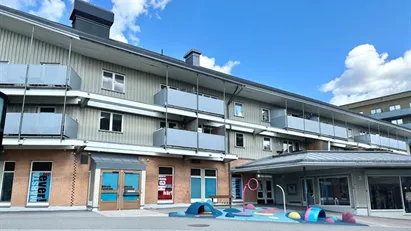 Attraktiv butikslokal med stora skyltfönster!