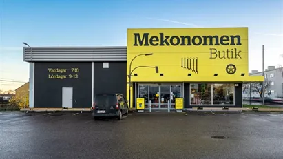 Butik, service, lager och verkstadslokal om 912 kvm.