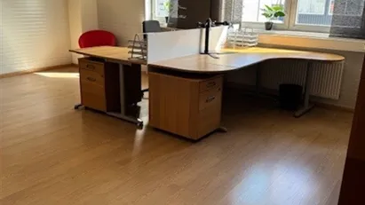 Kontorsrum med tillgång till almänna utrymmen