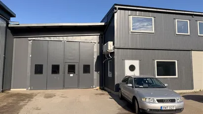 INDUSTRI LOKAL PÅ 665 KVM. I BRO / SKÄLLSTA